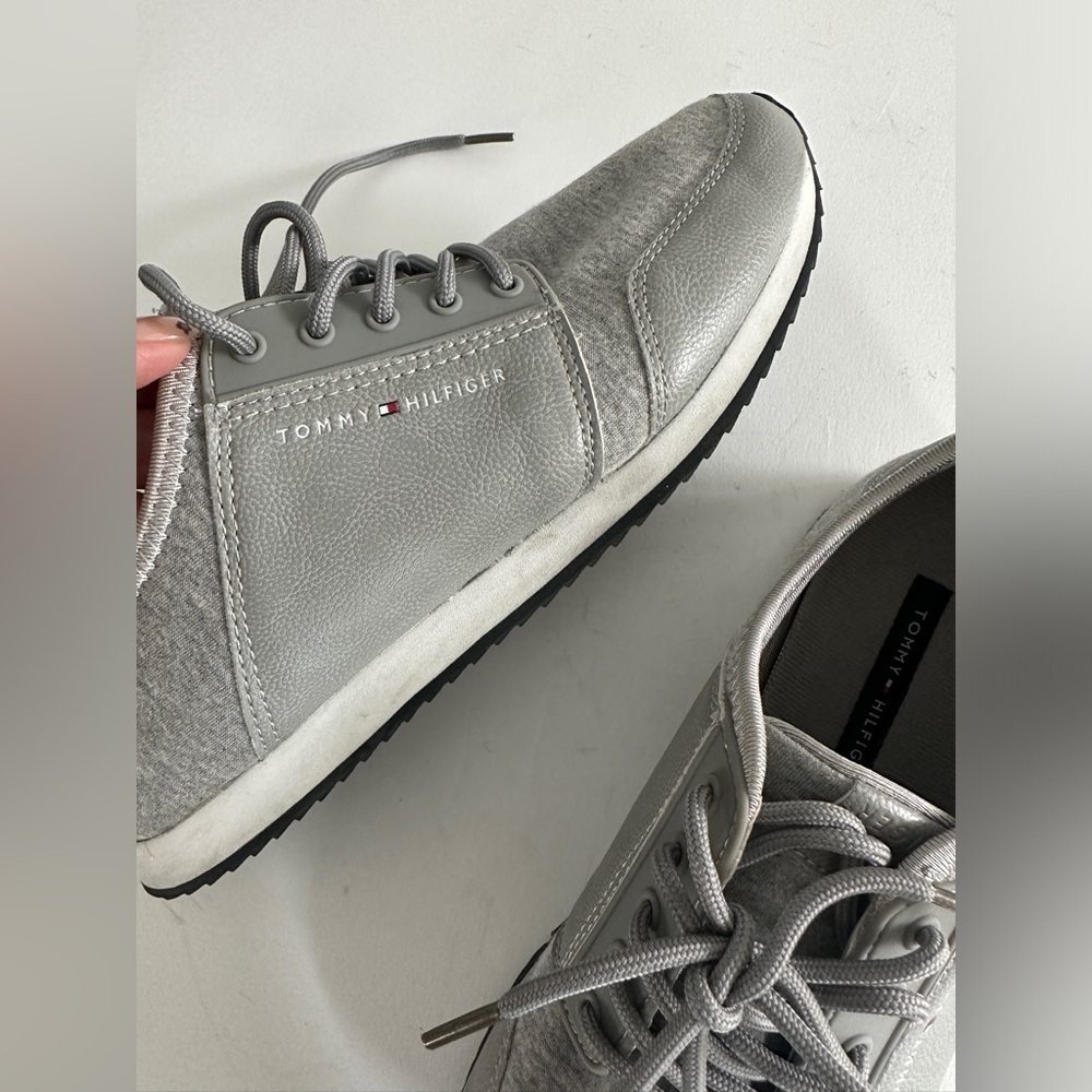Tommy hilfigure grey woman’s size 9 sneakers - Picture 3 of 11